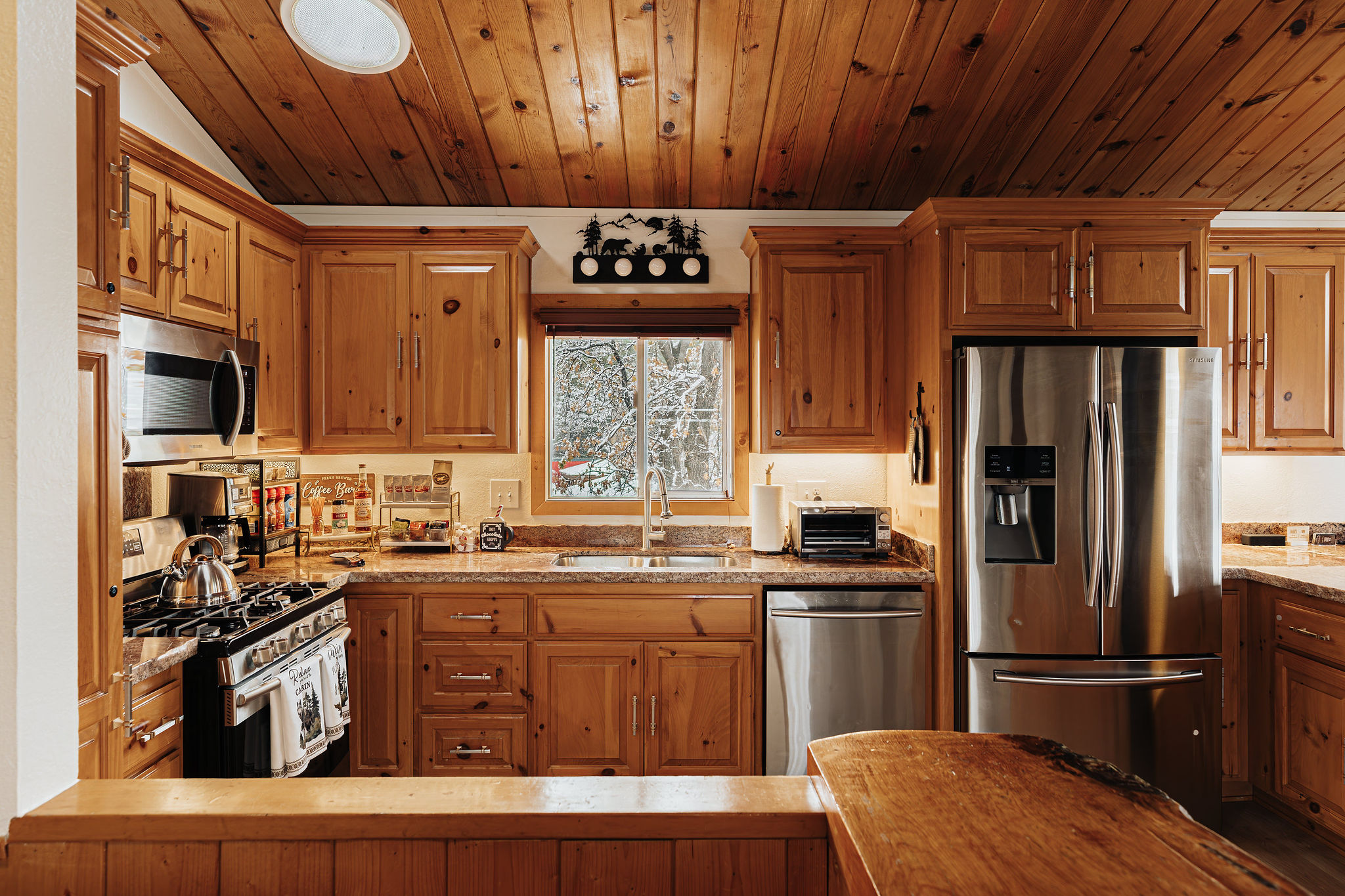 Gianna_Christina_Photo_Sheephorn_Winterland_Cabins_Big_Bear_Lake_CA_Airbnb--10