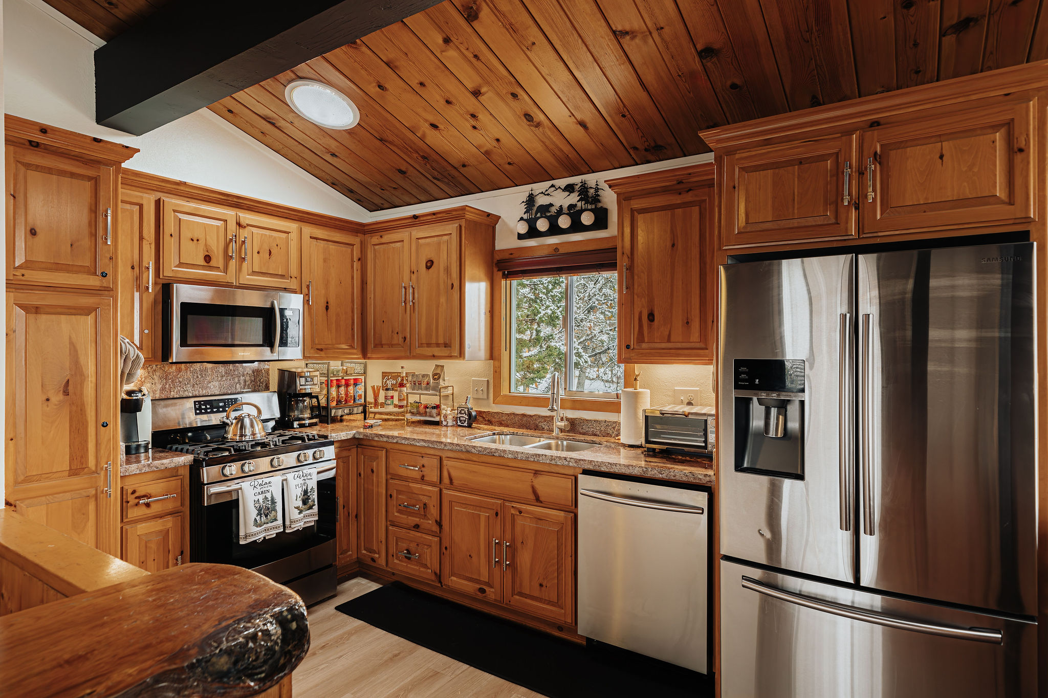 Gianna_Christina_Photo_Sheephorn_Winterland_Cabins_Big_Bear_Lake_CA_Airbnb--11