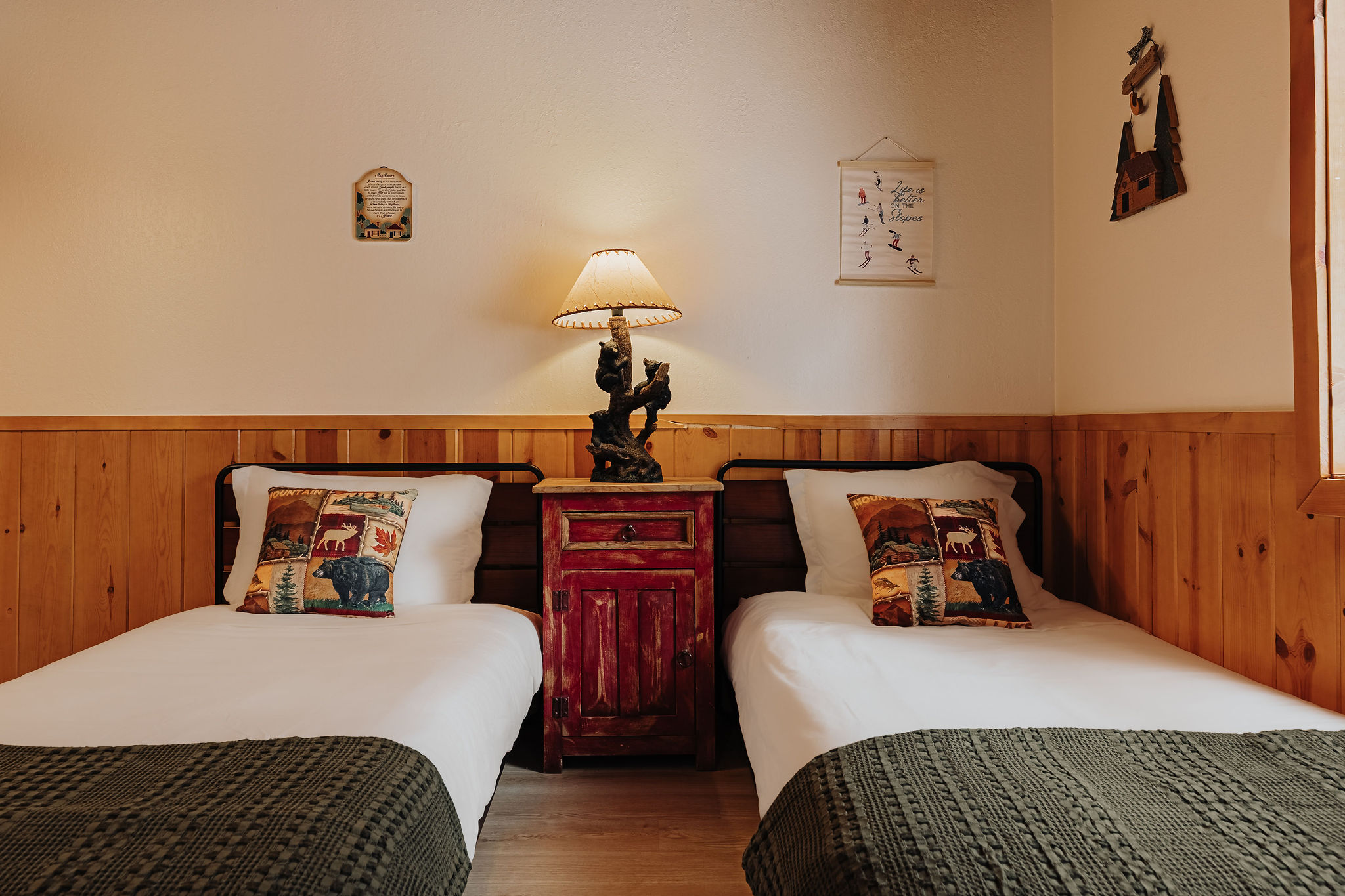 Gianna_Christina_Photo_Sheephorn_Winterland_Cabins_Big_Bear_Lake_CA_Airbnb--23