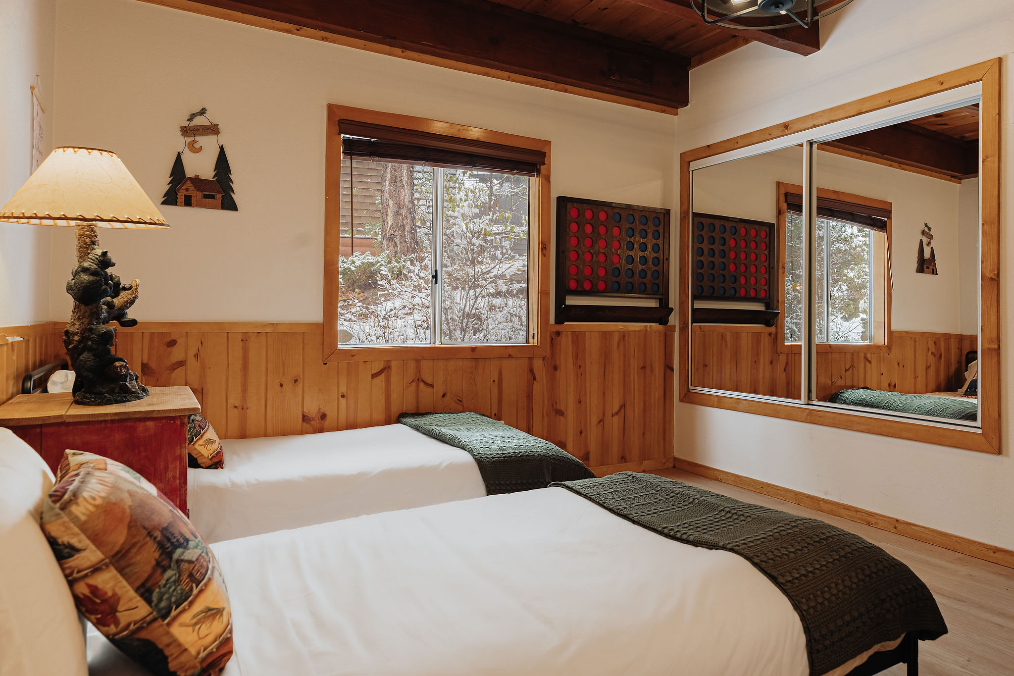Gianna_Christina_Photo_Sheephorn_Winterland_Cabins_Big_Bear_Lake_CA_Airbnb--3_Dzr